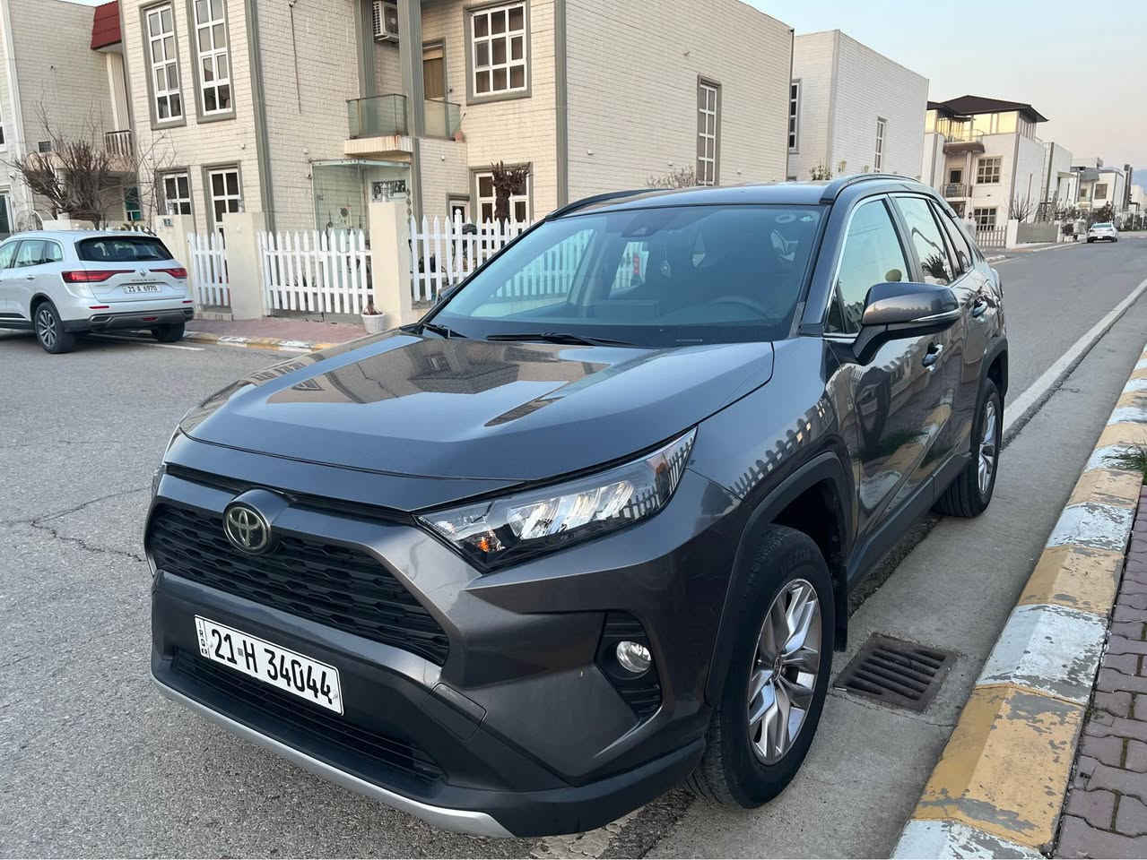 السلام عليكم راف فور موديل 2021

بجم كبس وايرباك كله سليمه 

ماشية 90km

2 قطعة صبغ صندوق وجاملغ خلفي

رقم وسنوية جديد 

مواصفات LE 

محرك وكير بشرط 

السعر 185

مكان سيارة سليمانية 

للاتصال *********** السليمانية, العراق
