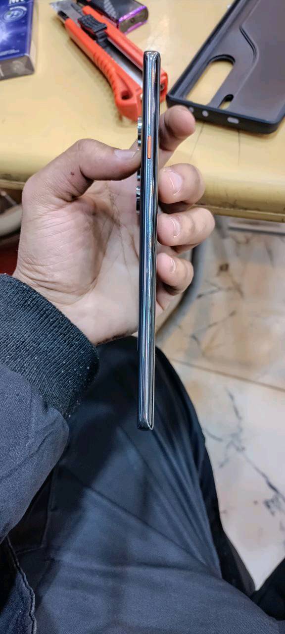 كامون 40 برو 5G
ذاكره 256.. رام 12
نظيف لدرجه الجديد 
ملحقات كاملة 
الجهاز صار سبوع من اخذته و الوصل موجود و الزكه مال شركه لسا بي جهاز نضيف كلش يرهم مراوس ب ايفون اكس ماكس فما فوق ويرهم بيع خاص
