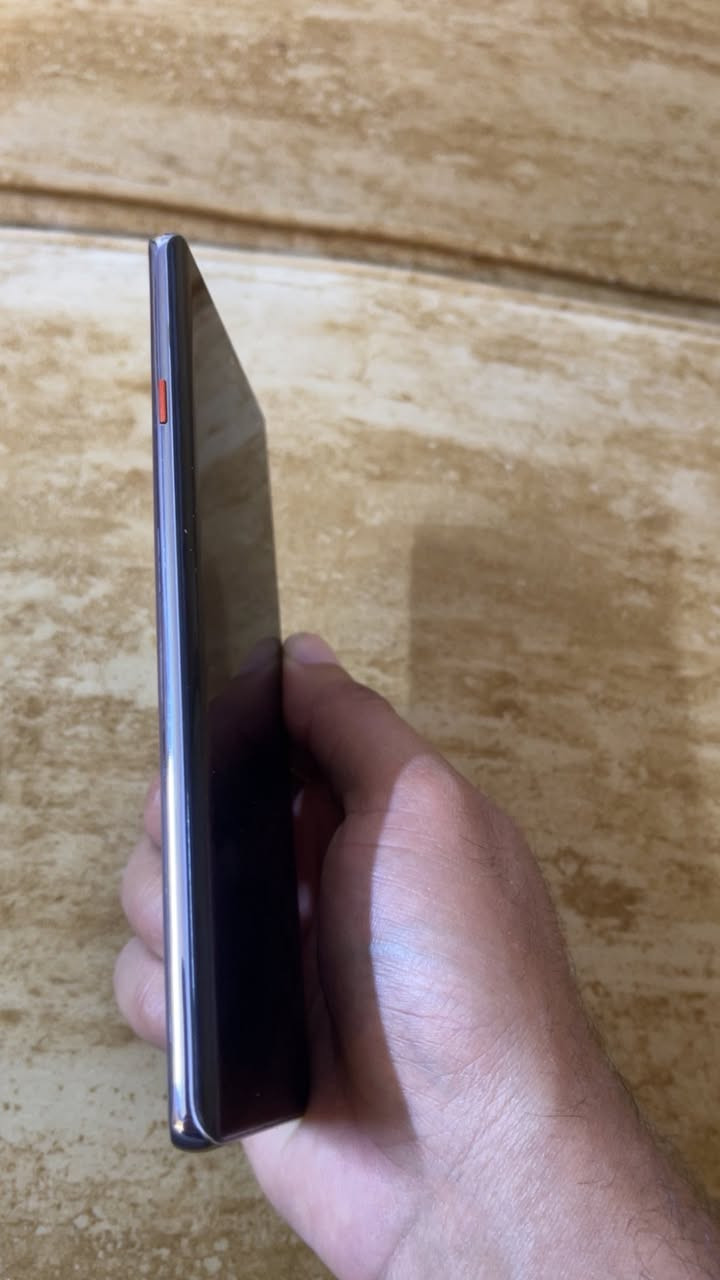 السلام عليكم جهاز البيع 
تكنو 40 برو 5g ذاكره 256 
الجهاز جديد لا مفتوح ولا امصلح ابد مكاني بغداد 
حي حطين نفق الشرطة((***********))
السعر ((٢٦٥)) الف بي مجال كلش بسيط
