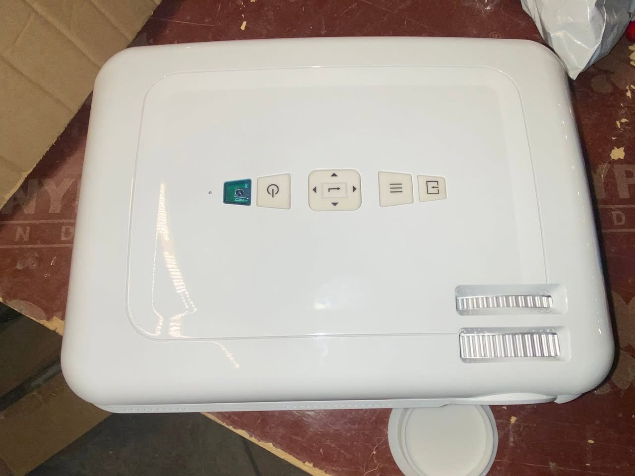 جهاز داتا شو (Projector) ماركة LESHP للبيع 📺لكل عشاق السينما المنزلية والمباريات والألعاب على شاشة عملاقة! متوفر جهاز بروجكتر ممتاز وبحالة ممتازة وجاهز للاستخدام الفوري.✨ أبرز المواصفات والمميزات:الماركة: LESHP الأصلية (معروفة بجودتها وعمر عدستها الطويل).الدقة والوضوح: يدعم دقة العرض Full HD 1080P لتقديم صورة صافية وألوان واضحة.حجم الشاشة: يعرض شاشة عملاقة ومثالية تصل حتى 200 بوصة حسب مسافة العرض والاتصال: يحتوي على منافذ متعددة تشمل HDMI و USB و VGA و AV (لتوصيل الستلايت، البلايستيشن، الموبايل، أو الكمبيوتر بسهولة).الصوت: يحتوي على مكبرات صوت مدمجة ممتازة وواضحة جداً.📦 ب75 الف


**إذا كنت صاحب هذا الإعلان وتريد حذفه لأي سبب، رجاءا أرسل رسالة إلى الدعم الفني**