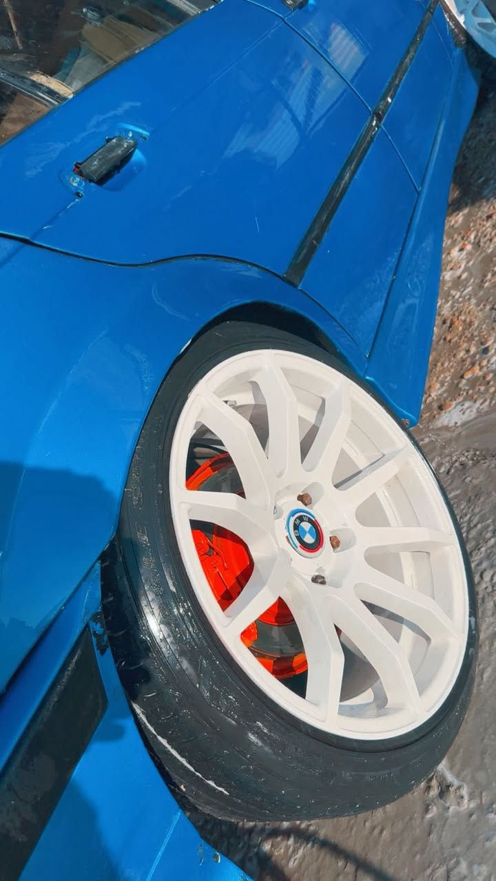 السلام عليكم 
صلو على النبي 
E36 v8 1991
سياره معمره من الدعاميه للدعاميه ومتعوب عليها كلش هواي ومصروف عليها هواي 
١.مكينه٨ اصل ٦ تحويره مرتبه ومشتغلها صحيح بدون مشاكل
٢ كير عادي ٦ نمر شورت شفت رياضي 
٣اكسل قفل شلعه وونسه تريدها شارع تريدها استعراض تريدها كشخه
٤ كشنات جلد دواخل نظيفة كلش 
٥كهربائيات كلها شغاله ونظيفه 
٦راديتر عمل فافون انسه الحماوه 
٧دبل مروحه كهرباء جوزات حماوه كانما شغل سستم  بلادي 
٨صبغ جديد ازرق بحري  اللون ب السنويه ازرق غير محدد 
٩حداديه نظيفه دبلات خلفيه رياضي تتنصه وتتعله حسب الي بالك والنصبه الي تريدها انت
١٠ جام كهرباء شغالات 
١١سستم سماعات صوت يخبل 
١٢ قفاله بنيد رياضي دك بيها٣٠٠ ماعليهن شي 
١٣ منظومه زينون كامله 
١٤ التبريد نقصه كمبريسر وانطيك ويا بوكس كامل طك فلين ماخذه سعره٢٠٠ دولار 
١٥عوازل حراريه للسياره كلها 
١٧ويل كب رياضي ١٨ موديل حديث بي نصبه كلش حلوه
١٨  تخم تاير 
١٩عليها شوته ودبه رياضيه الصوت نغمته كلش حلوه مو مزعجه 

السياره نواقصها بسيطه حيل كماليات  ترايها وين متريد 
رقم بغداد تحويل مباشر مصفره غرامات السياره تنباع وتتحول فقط

السعر٦٠ بيها مجال 

0778 068 5992

0787 689 4661
