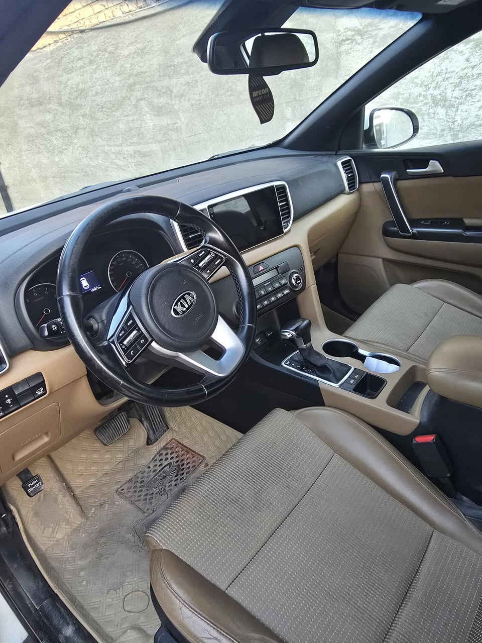 السلام عليكم  
كيا سبورتج موديل 2020 فول مواصفات عده بانو رامه 
موصافت بصمه تشغيل 
بصمة ابواب صندوق كهربا تشغيل عن بعد 
مري شفط زائد اشارة السيارة جاهزة من كل النواحي 
ع يد وحدة من الشركه رقم سليمانية 
وارد خليجي بسمي مكان السيارة فلوجة 
( مكلف بالنشر الاتصال ع الرقم ) صاحب السيارة 
***********
