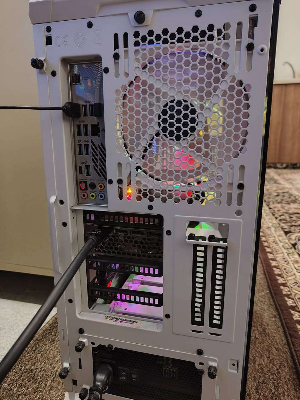 AMD Ryzen Threadripper 2970WX
24 cores . 48 threads . 4.2GHz.      250 Wat

Board. Asus PRIME X399-A
• CPUAMD Socket TR4 for AMD Ryzen™ Threadripper™ Processors  * Refer 
•  CPU support list
• ChipsetAMD X399
• MemoryAMD Ryzen™ Threadripper™ Processors
• 
• Graphic.
• Gainward GeForce RTX™ 3080 Ti Phoenix

.RAM 64 GB
.Storage 1TB Samsung 980

.Cooler Master MasterCase H500 ARGB - PC Body with Dual 200mm Fans for High Airflow Volume, Mesh and Transparent Front Chassis Panels, Flexible ATX

.Cooler Master. water cooler 3 fan
Psu w850 evga rgb.
 >980$


**إذا كنت صاحب هذا الإعلان وتريد حذفه لأي سبب، رجاءا أرسل رسالة إلى الدعم الفني**