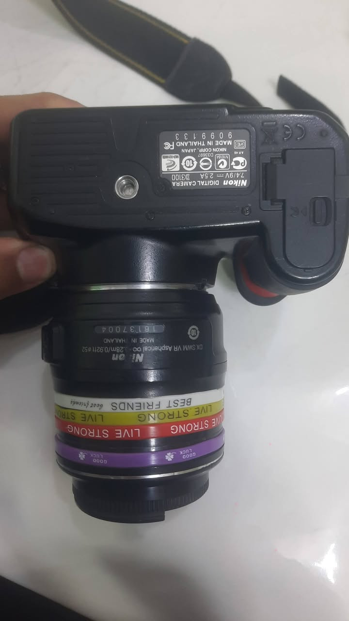 سلام عليكم كامرانيكون 3100d للبيع او مراوس بلابتوب فقط بيه خط الاسود الي موجود بلشاشه سعر 110تجي وياهه جنطه وحزام كتف كامرا نضافه95%مكاني بغداد ***********
