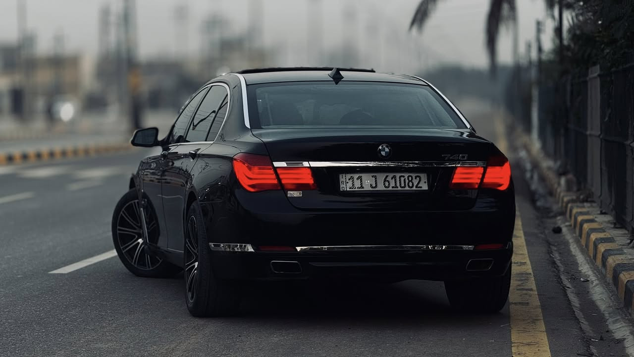 ام عليكم للبيع BMW740iLمديل 2009محدثة 2015خليجي وكالة العروش السيارة تخبل مكينة كير نضيفة جداً فول الفول كشنات مساج شاشة حساسات كامرات كشنات تدفئة تبريد شاشات خلفية سبلات خلفية تبريد ثلاجة بصمة ستيرن محدث عليها إدامة جديدة السيارة تركبها انسة العطل سعر السيارة 178وبيها مجال المكان النجف قرية الغدير الرقم ***********
