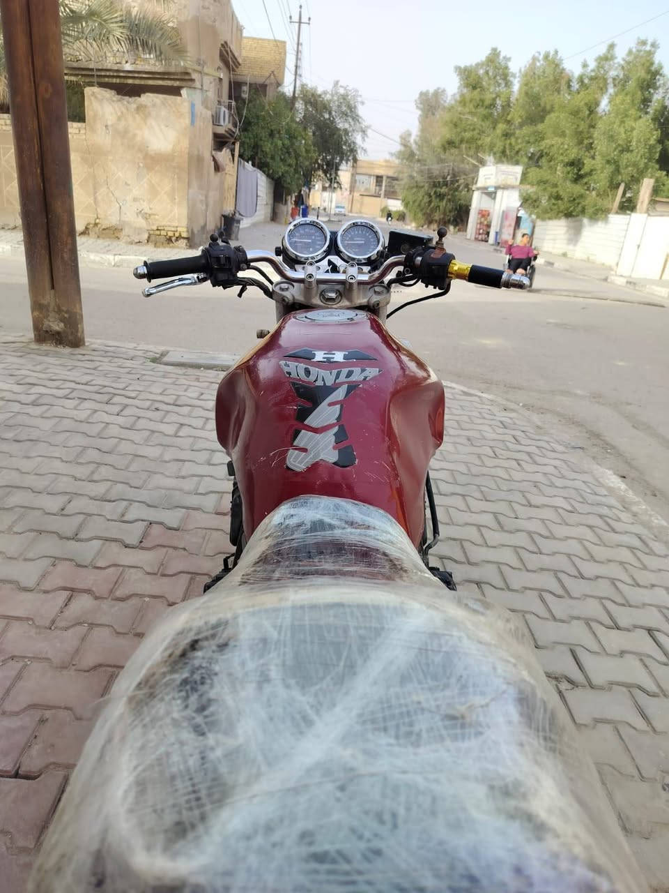 سلام عليكم دراجه سيبي فؤر جيل اول ١٦ ولف مكفوله كلها ومكينه خير من الله دراجه عليه ادامه كامله بلكات جدد وتخم تاير جديد كهربايات كلها شغاله دراجه صالنصه بيه رياضي وفصله ناار  اوراق كامله مكاني بغداد الحسينيه شراي يتصل دراجه سعرها مناسب ***********
