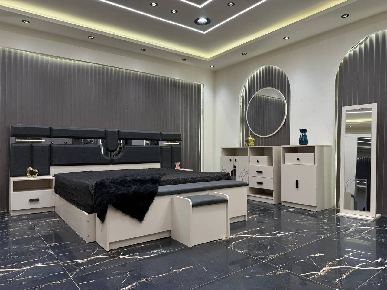 غرف نوم تركي 10 قطع كنتور 8ابواب طول الكنتور 3 متر الارتفاع مترين و 10 سم ضهر بلوك 8ملم برغي وجوي حديد 
الجربايه وي الكومديات 3 متر 
السرير مخزن جكات 
السعر مليون و ٤٠٠ الف فقط 
للحجز والاستفسار راسلونا وات ساب 
***********
البصره 
نقل وشد داخل مركز البصره مجاني توجد خدمه توصيل للاقضيه والنواحي والمحافظات الجنوبيه بأسعار مناسبة ملاحظه ما تدفع اي مبلغ قبل لا تنشد وتكمل ابيتك عليكم بس تنزيل الكراتين من السياره لداخل البيت
