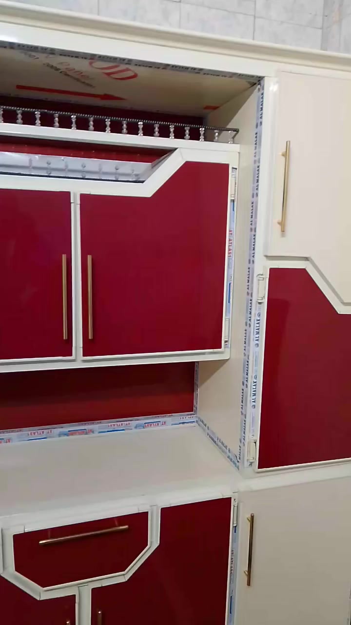 كاونتر للبيع مترتين ونص وسنك متر ونص نضيف سعر 500 تصال ***********
