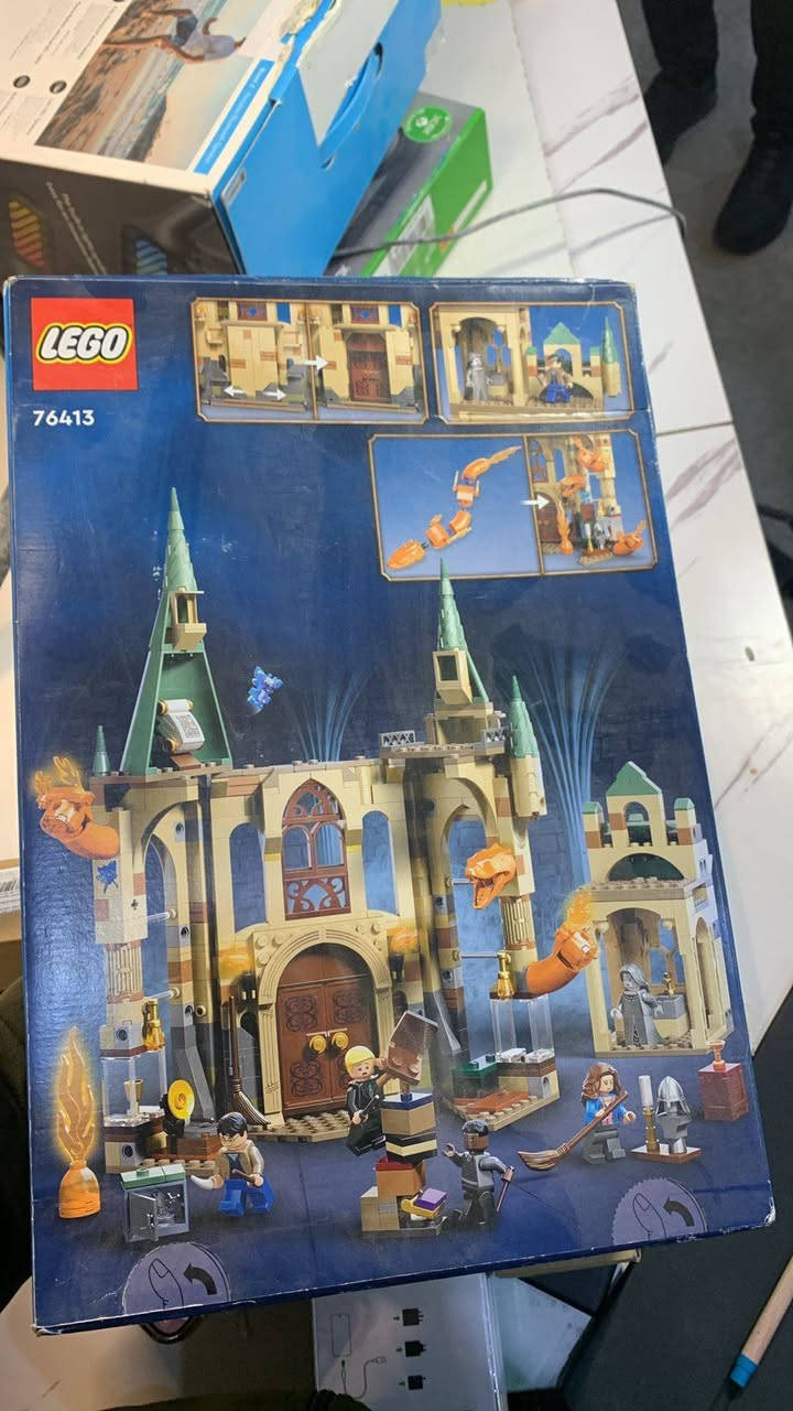 LEGO Harry Potter Hogwarts: Room of Requirement (76413).
تتضمن 5 شخصيات صغيرة (Minifigures) من عالم هاري بوتر.

تتميز ببناء مفصل لغرفة الطلب يمكن فتحه للعب، مع غرفة قابلة للفصل لشخصية "السيدة الرمادية". 

تحتوي على شخصية "Fiendfyre" القابلة لإعادة البناء لتصبح ثعباناً نارياً. 

المجموعة مكونة من 587 قطعة ومناسبة للأعمار من 8 سنوات فما فوق. 

ليكو اصلي 
55 مع التوصيل


**إذا كنت صاحب هذا الإعلان وتريد حذفه لأي سبب، رجاءا أرسل رسالة إلى الدعم الفني**