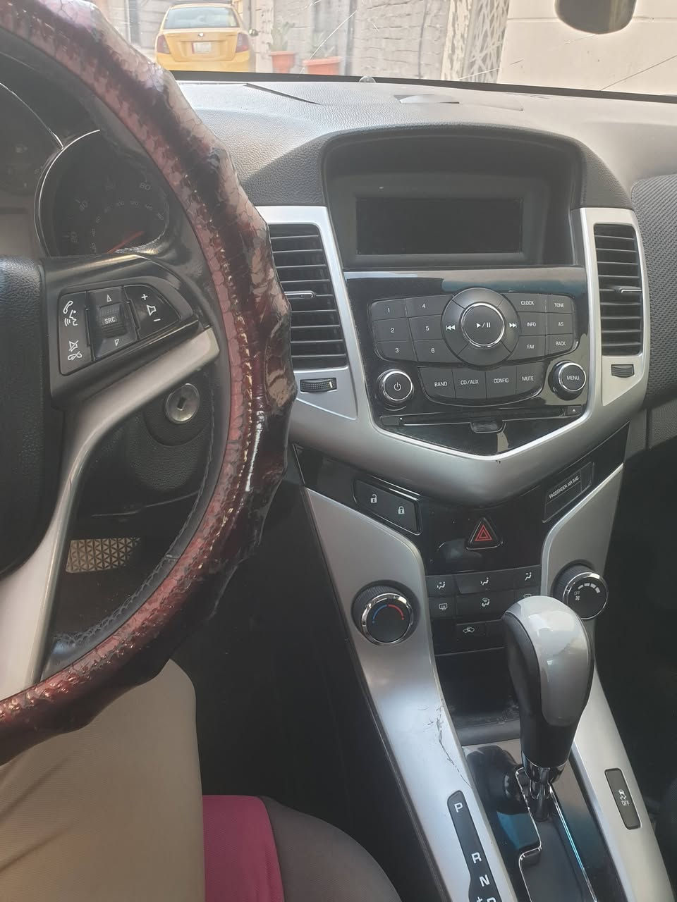 #للبيع
سيارة #شوفرليت__كروز للبيع موديل 2012 وارد أمريكي
محرك تيربو 1400 إقتصادي
رقم بابل مشروع وطني ؛ سنوية بإسمي تحويل ثاني
تدفئة تبريد
محرك شد جديد مع الملحقات
للتواصل ***********
