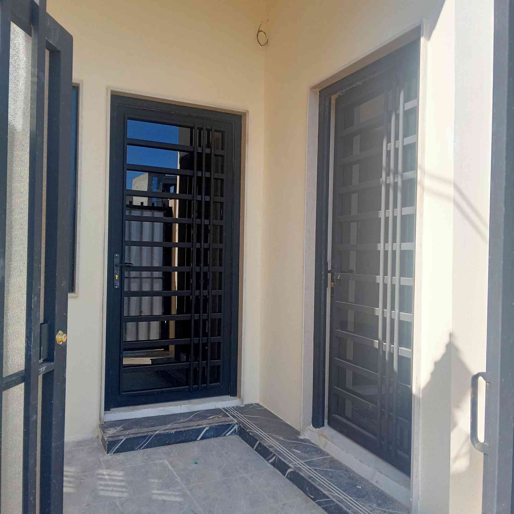 عروض مكتب انوار الخير 
دار للبييع حي الملاين ثانيه 
مجمع عمر طويل 
مساحه ١٢٠ متر واجه ٦ م
طابقيين طابق ارضي استقبال 
ومطبخ وهول وغرفتين نوم
وصحيات 
طابق ثاني غرفتين نوم وهول 
غرفه بيه سويت
دار زيرو 
خدمات كامله ماء كهرباء تبليط
زراعي نموذج ٢٥ حق تصرف
اي استفسار مراجعه مكتب 
انوار الخير مجاور البناء جاهز 
مقابل الكمرك
***********
*********** ابوعمران
*********** ابواحمد
