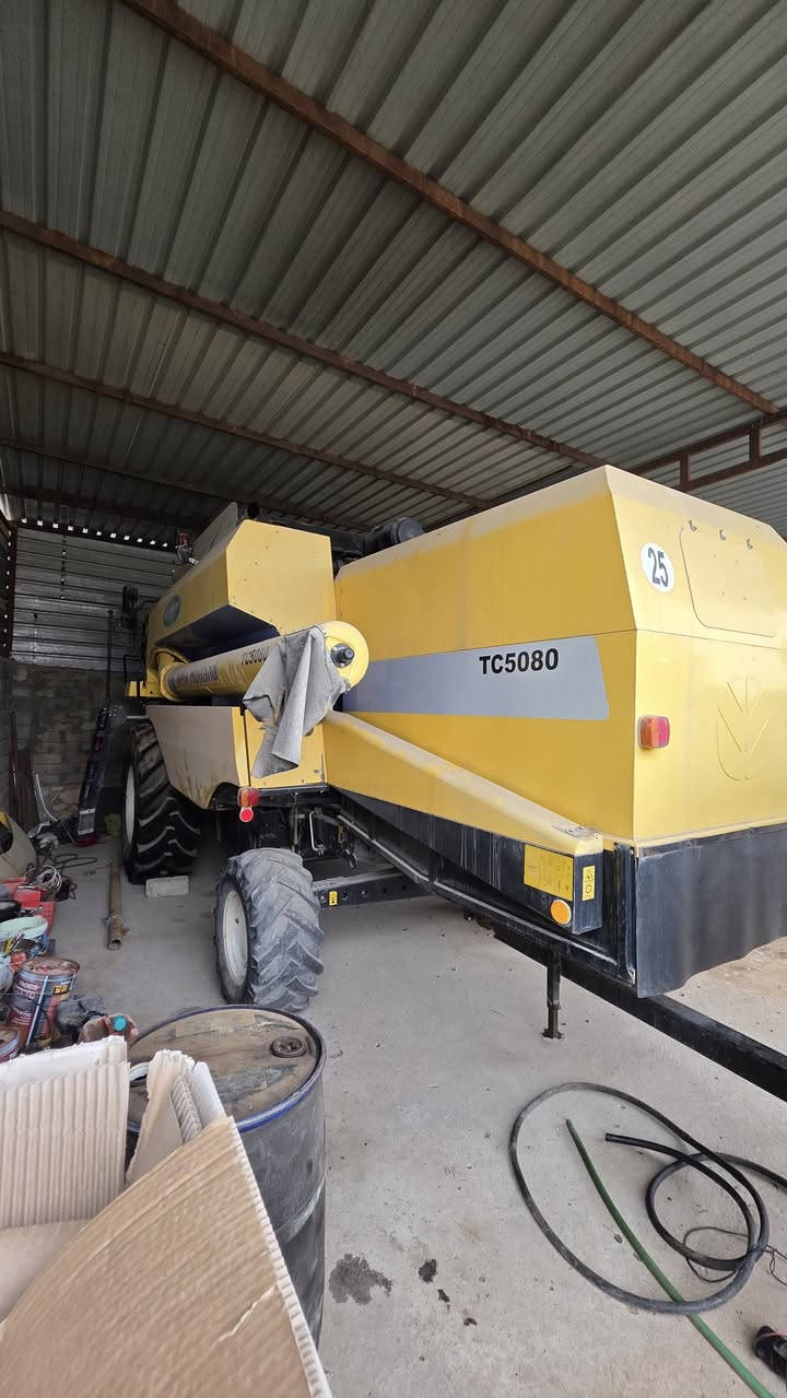 سلام عليكم للبيع حاصودة ٥٠٨٠ فول موصفات جديد بشرط كلو طبله ٢٠
*********** او ***********
