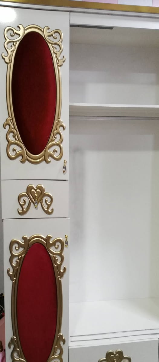 غرفه تركية للبيع مستعمله مكونه من 7قطع للاتصال على الرقم ***********
