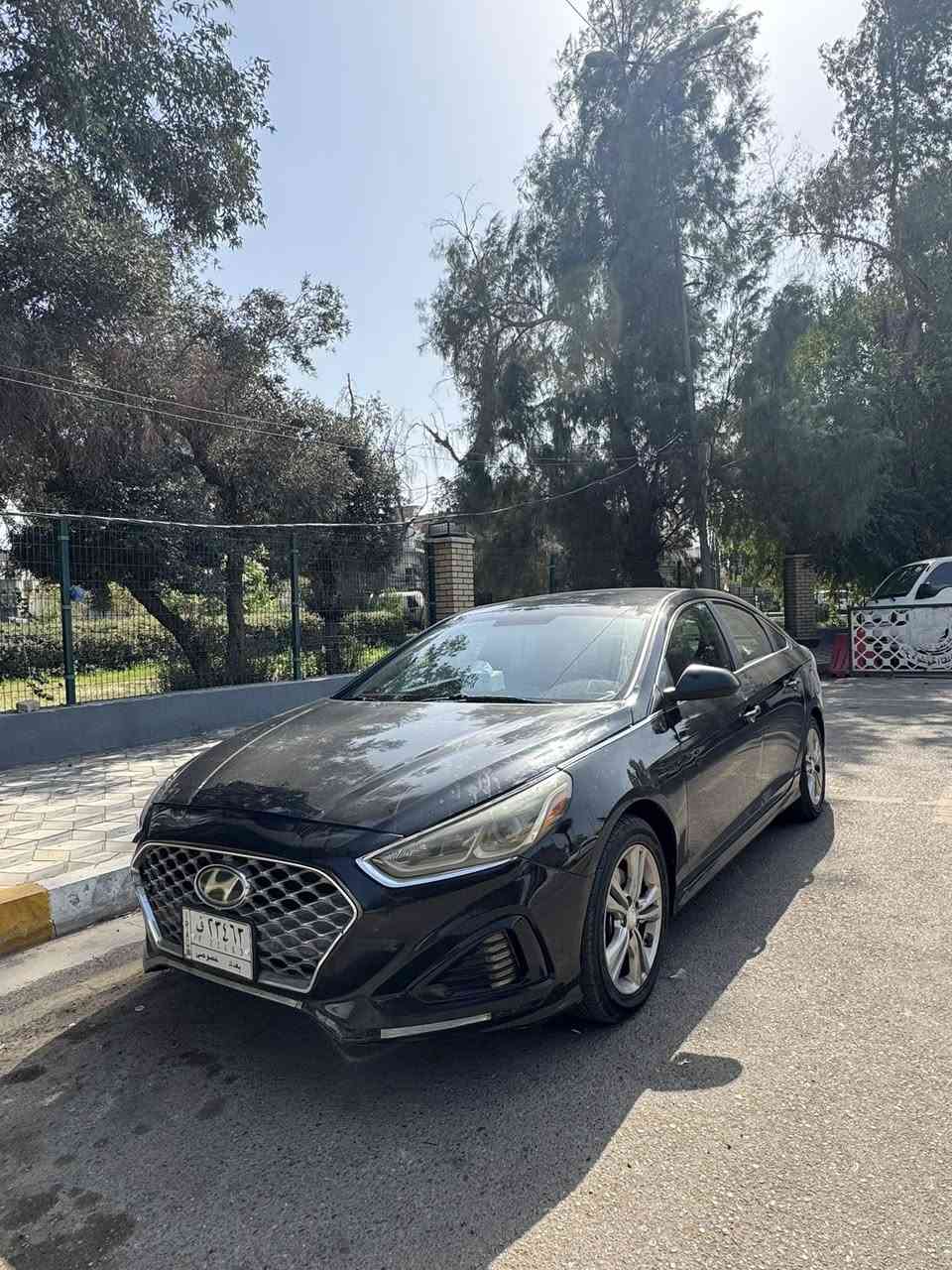 السلام عليكم
سوناتا 2018 وارد امريكي 2.4 GDI 
رقم بغداد تحويل مباشر 
محرك وكير كفاله 
المواصفات العاديه 
تدفئه تبريد . 
تحكمات مقهود شاشه كار بلي 
كراسي مخمل 
 حساس نقطه عمياء ويا الاشاره 
ويل حجم 17 
ماشيه 102 ميل 

السياره نقصها بطاين جملغات اماميه وبيها ملاحظات بسيطه مبينه بالصور 

حادث من امريكا بنيد وجاملغ عكس السايق 
وهنا بالعراق صارت بيها ضربه نصبغت جهة السايق 
يعني السياره 6 قطع صبغ  صور الحادث موجوده وصور السونار موجوده 
السعر 118 وبي مجال 
عنوان بغداد الكرخ 
*********** متوفر واتساب وماسنجر
