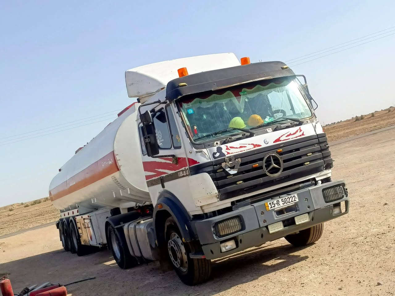 سلام عليكم سياره صهريج للبيع موديل 96محرك v8دبل سوبر اليساره بسامينه سنويه ايله 2027تريد تحويل تريد وكاله طوناج جيبيس تصريح امني  كامله السعر 240وبيه مجال  الاستفسار عل رقم ***********
