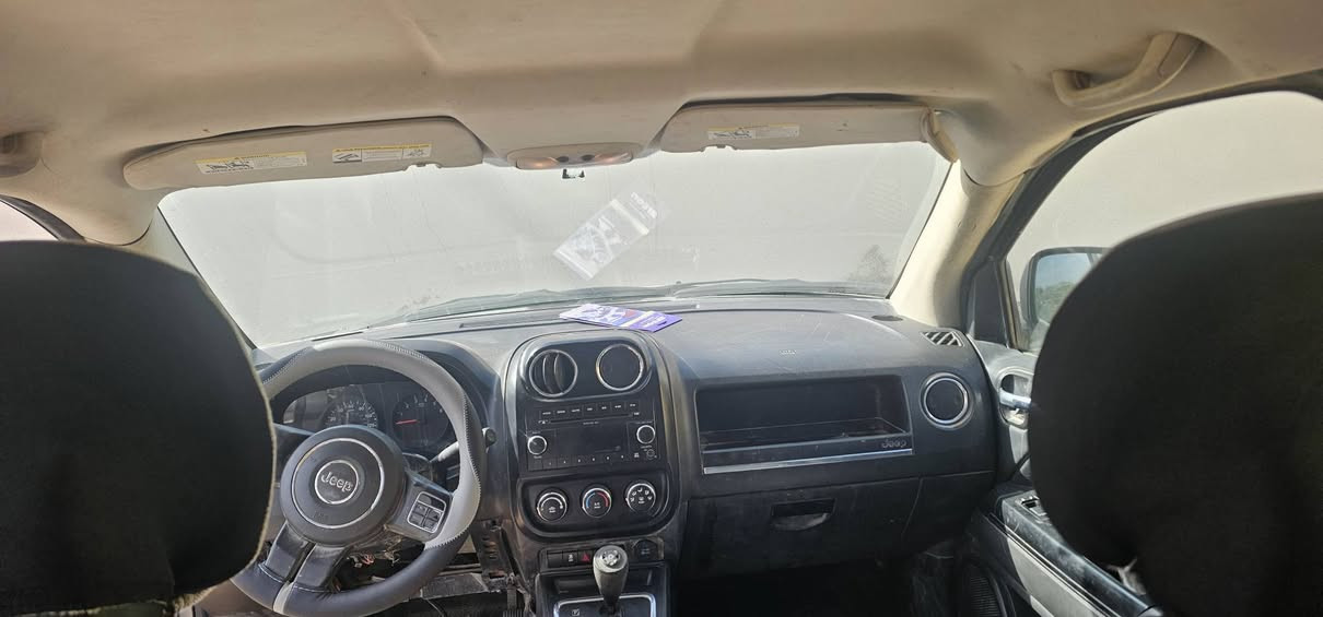 جيب كومباس للبيع ٢٠١١ السيارة مصبغة عام للجمالية حادثها فقط الباب الخلفي  السعر ٧٠ للاستفسار ***********
