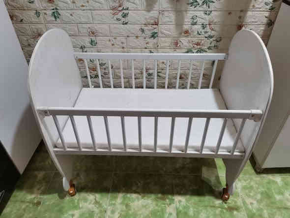 كاروك اطفال ويا دوشكين مع الستاند والكله مالته وينفتح من الجانب و بي اربع جروخ ام القفل نظيف جدآ 
اليريده يتصل او يتفضل خاص.... ***********
