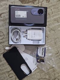 Vivo V50 || 256 G  نضيف كلش بعدة بلزكة الشركة  كامل ملحقات كامرات تخبل...