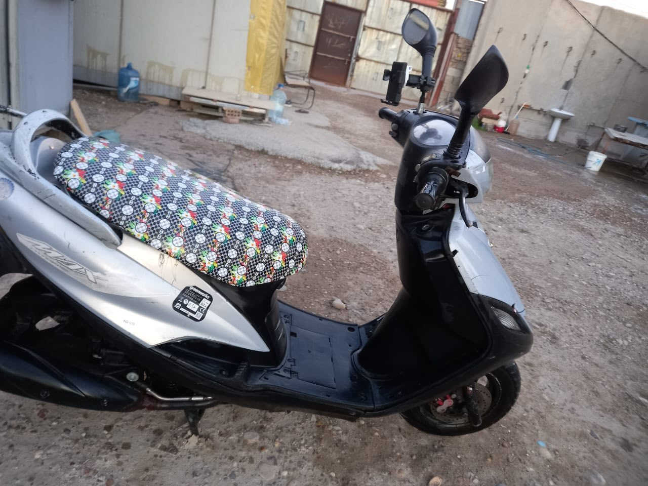 ‏سلام عليكم أنت ثعلب نظيفة ما مفتوحة أبد مكينة خرساء لا صوب لا تبخير ولا تتهم دراجة مال صبا كلها ختم واحد مكاني بغداد الجادرية نقص الدراجة الجيش مال البنزين ما يشتغل فقط دراجة كلش نظيفة أشيلها معدل سلفو وهندخاص مراوس.400.     .       ***********.       ‏
