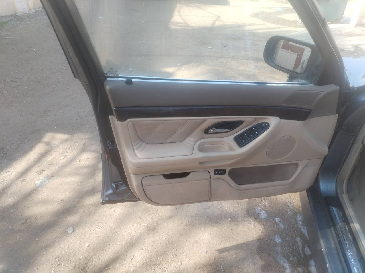 سلام عليكم من رخصت الأخ الادمن كاسحه 750 12 سلندر سياره مكفوله من الضربه وتبديل جاهزه من كلشي رقم بغداد دولي بسمي موديل ٩٥ اصل غرفه جديده حاويه لون بيجي بردات جوانب مع الخلفيه كهرباء وشغاله بكلايت حاويه دعاميات حاويه السياره فول مواصفات حتى السلايت جام وشغال شعله ومعدل طيران ✈️✈️مكان سيارة بغداد السعر ٩٥ وبيها مجال اتصال *********** وتساب او لاثير ***********
