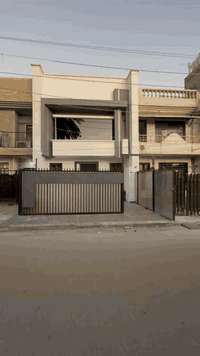 للبيع – دار سكن في منطقة السيدية

المساحة 65 متر بواجهة 6 متر
الموقع: مربع الضباط قرب شارع الخيزران، على شارع عرض 15 متر مع رصيف 4 متر.

محتويات العقار:
 • الطابق الأرضي: صالة + مطبخ + خدمات.
 • الطابق الثاني: غرفتان نوم + خدمات رئيسية.

العقار جاهز للسكن وموقعه مميز وقريب من الخدمات.

للاستفسار أكثر يرجى مراسلتنا أو الاتصال على الأرقام الموجودة أسفل المنشور

***********

***********
