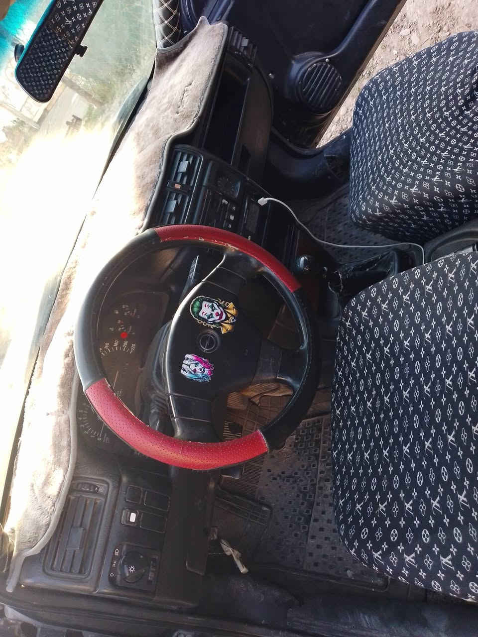 السلام عليكم اوبل فكتره مديل 89 حجم 20 سياره بسمي سنويه لل 31 السعر 28 رقم المبايل ***********
