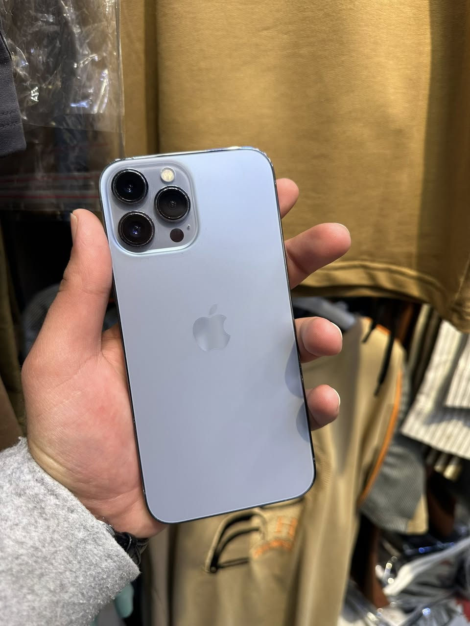 ايفون 13 برو ماكس نظيف كلش استخدام شخصي بطاريه 90 الذاكره 256 السعر 780 وبس مجال بسط  ***********
