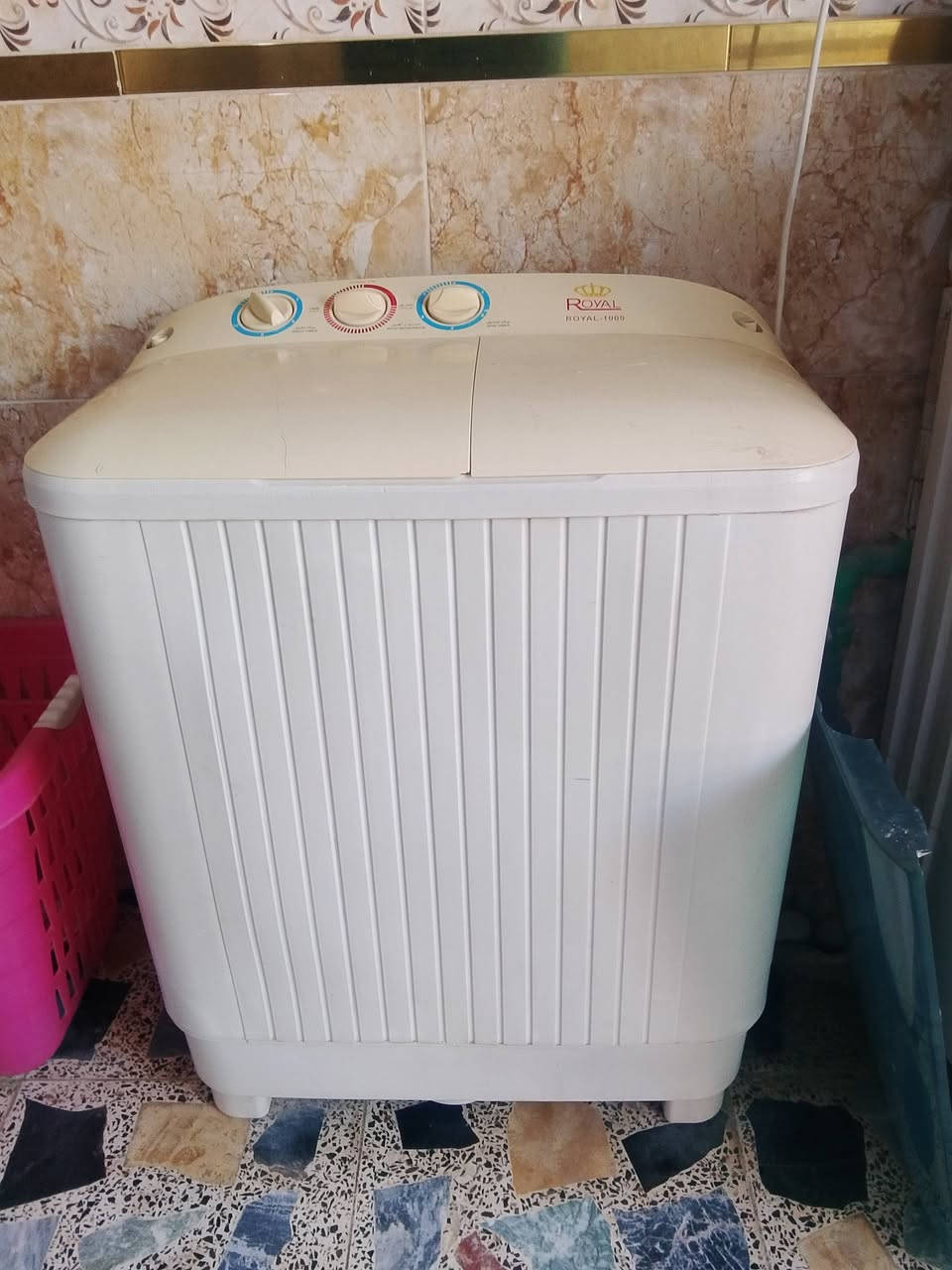 مجموعه غراض منزليه للبيع
طباخ شغال ونضيف كلش السعر 75 الف 
غساله شغاله صغيره السعر 50 الف
جهاز كهرباءي مال كليجه عدد اثنين سعر الواحد 25 الف 
جهاز مال كريب و وافل سعر 20 الف 
غراض جدد ونضاف كلش وستعمالهن قليل 
عنوان - بغداد الانتصار 
للاستفسار ***********
