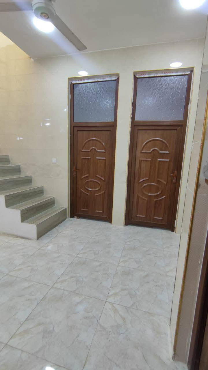 دار للبيع (طابو زراعي سند 25)مؤهل للتحويل بناء حديث 2024 المساحة 215 متر/غرفتين+صالة+ صحيات داخلية+استقبال+ مطبخ +گراج + صحيات خارجيه + ممرات جانبيه+حديقه/ الموقع حي الزهراء حي شمر خلف بيت احمد ستار الفيتر ( السعر 85 ) على شارع 8 متر. للاستفسار الاتصال على ***********
