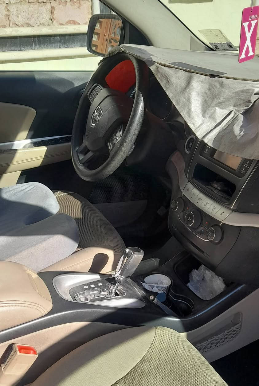 دوج جورني 2014  رقم كربلاء باسمي ٤ سلندر ٢٤٠٠ محرك تبريد قطعة واحدة تخم تاير مع بطاريةجديد وارد امريكي الاتصال *********** .. السعر ١١٠ مع المجال ...
