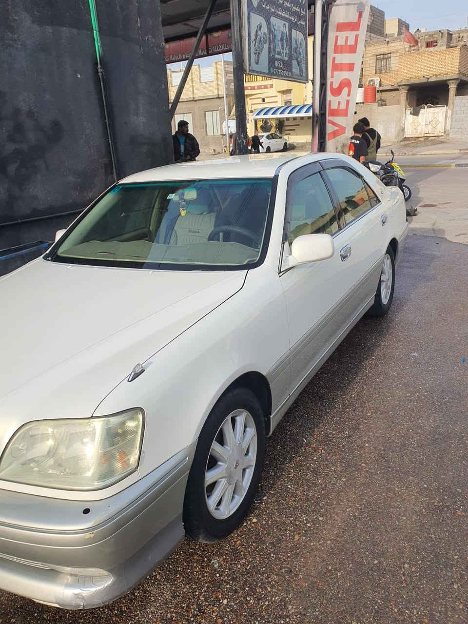 سلام عليكم عندي ملكة للبيع الون خضراوي السياره بسمي مديل 2002 رقم انكليزي بصره السيارة تحوير الامارات سياره مزاد مكفوله من صبغ وكصه مفتوحة سستم السياره   السيارة حدادية تخم تاير تبريد كشنات كهربائية    السيارة جديدة مال بيت  السعر165 وبيه مجال  وعنواني البصره   الهاتف ***********
