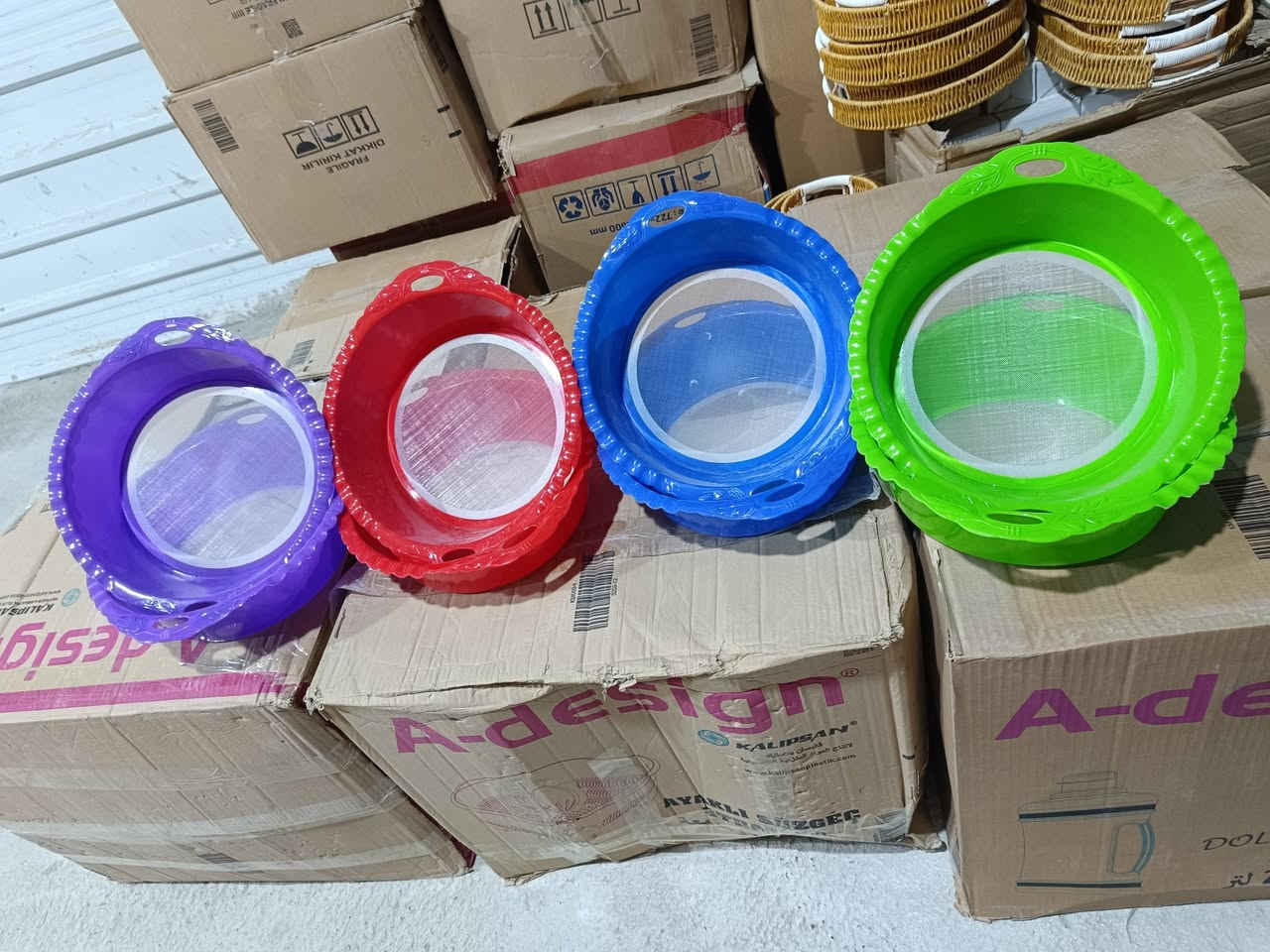 منخل الحجم الكبير قياس 30سانتيم  الدرزن ب8000الاف والتوصيل مجاني داخل الديوانية والجميع محافظات العراق  اقل طلب 10درزن  كميات مفتوحه الئ الاصحاب المجمعات والمولات  اتصال ع ***********
