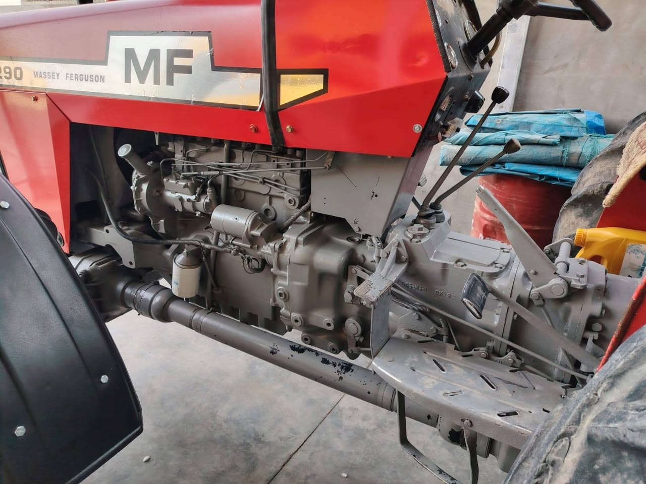 للبيع و مراوس ب تركتر نيوهولند 120 و 140 فول عادي و 155
فوركسن انكليزي موديل ١٩٨١  حجم 275 دبل اكسن رقم سليمانية بأسمي سنوية جديد لحد 2030
رقم جديد و هزه و فحص مرور جديد ب سنوية سويت دبل اكسن
كير و محرك و اكسن و جيهاز و بمب كلة بشرط مكفولة كفاله عامه
كهربأيات كله شغاله 
مصبوغ علمود فحص براد و هزه 
سعر 140 ورقةو بيها مجال  
***********
واتسأب موجود 
عنوان كركوك
