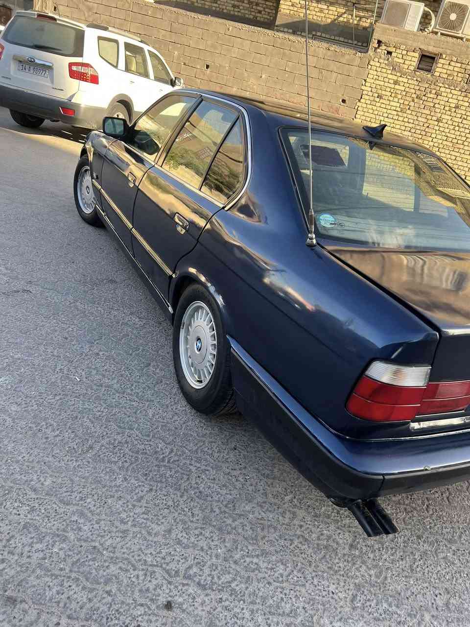 يالله السلام عليكم 
للبيع بي ام 525 محرك 25 مسكر 
رقم بغداد دولي سنوية لل2030
راعيها بالبصرة صفر غرامات
مصبوغة عام جمالية سيارة جاهزة
كير جديد حداية 75 بالمية تبريد نقص راديتر امامي 
فتحة سقف شغالة 
محرك لا تنقيص ولا تبخير 
مكان السيارة البصرة
السعر 55
رقم الهاتف***********
