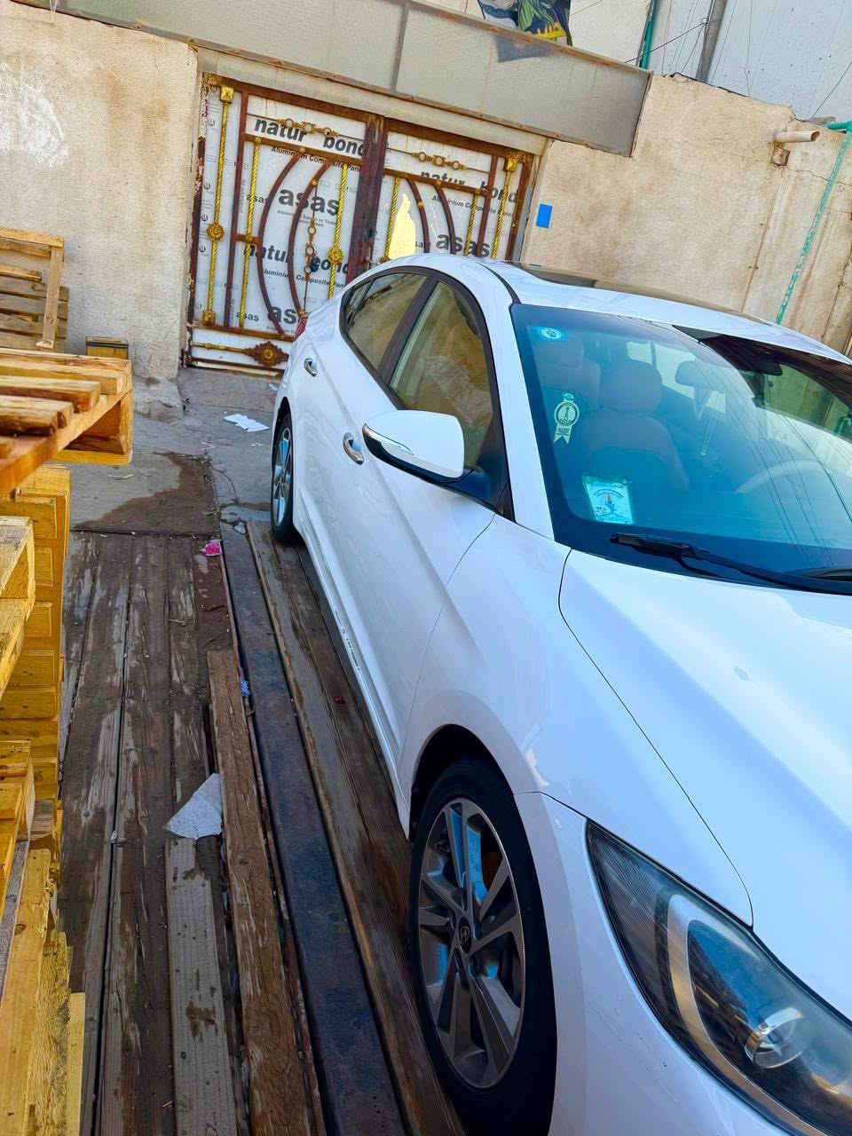 سلام عليكم
النترا سوبر خليجي 2019 بيها بارد باب 
السايق سياره فول موصفات عدا البصمة 
فتحة حساسات تحكمات كامره 
باقي المواصفات المعروفة 
رقم بصرة باسم صاحبي 
محرك ٢٠٠٠دوش 
ماشيه ١٦٠ الف 
مكينه كير خير من الله 
مكان البصرة 
السعر ١٤٥ $وبيها مجال 
الرقم ***********
