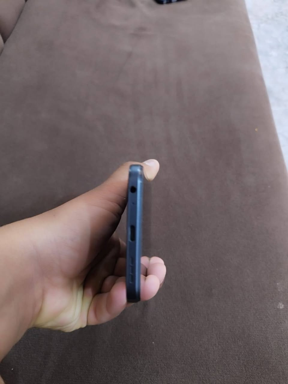 سلام عليكم عندي تلفون TECNO SPARK 40 جهاز نضيف غراضه كله موجود والسعر الرقم ***********
