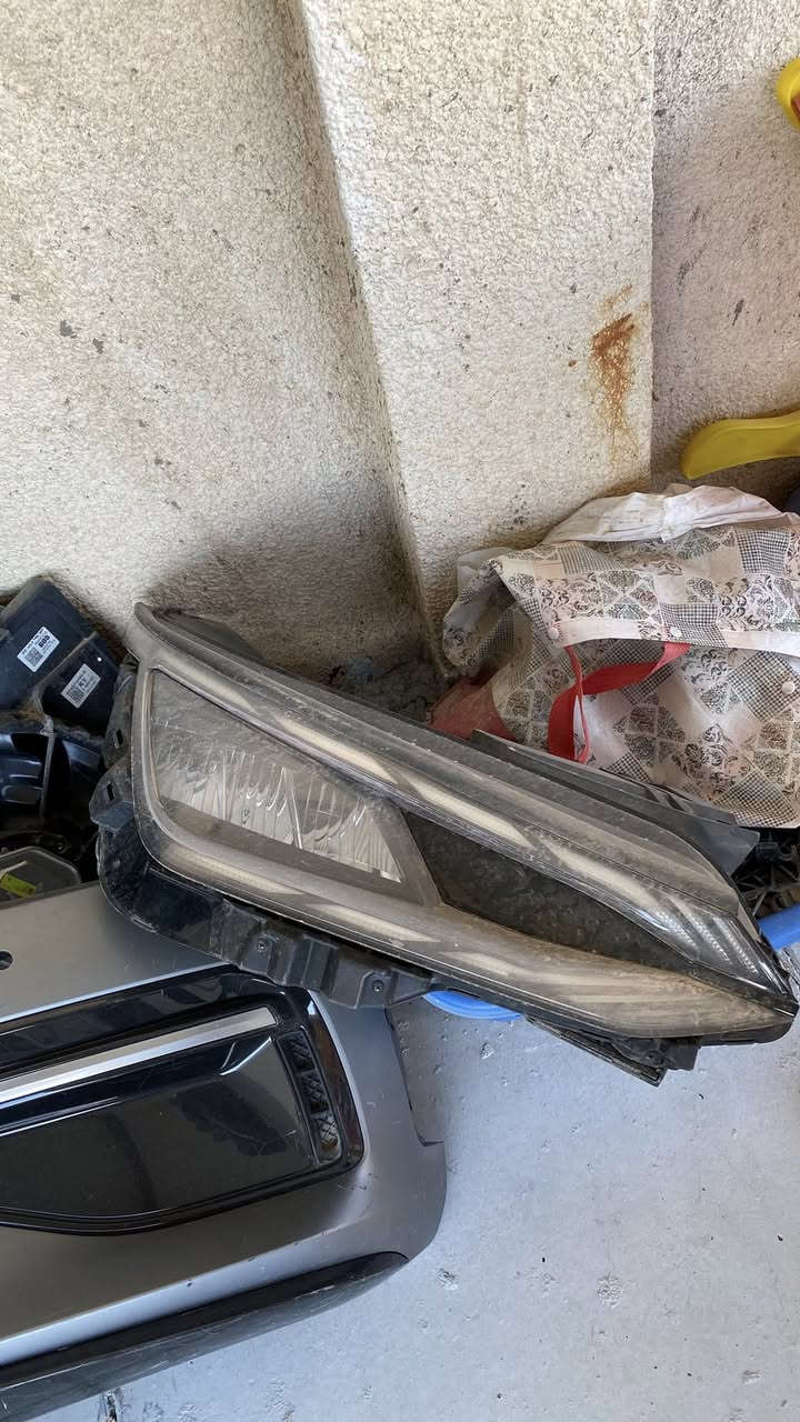 السلام عليكم 
غراض ev6 و ايونك 5 وايونك 6 
غراض (ev6) 
دعامية وجاملغ ولايت واطار جاملغ 
وفسفوره دعامية خلفية يمين 
غراض (ايونك6) 
بطاين ابواب كاملة مع السماعات والمكينة مال جام وجام اصلي ابيض 
دبل مال شركة وبطانة تاير خلفي يمين
غراض ( ايونك 5) 
لايت يمين ويسار كامل مروحة امامية 
بيها كسر بسيط ماطور ايرفلاب كامل
((( المكان بغداد اليرموك )) 
للاتصال ***********
