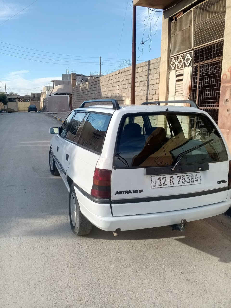 أسترا للبيع موديل 1993حجم 16كابون بنزين موجود صاحب الشرعي اني تريد تحويل او وكالة
بيها صبغ ثلاث قطع سعره 55 بي مجال قليل 
رقم الهاتف ***********
