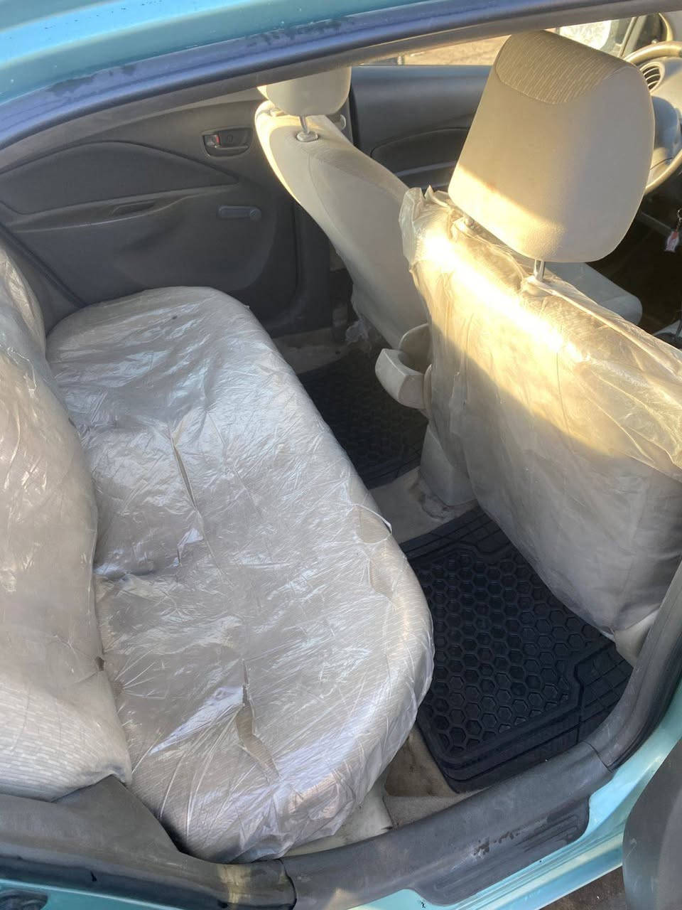 تيوتا يارس ٢٠١٠ رقم بغداد تحويل ثاني يوم هزة شهر ١١ جراد بالبنيد والقمارة والصندوق باب الصدر مبدل نفس الون ضربة خفيفة جاملغ السعر ٧٠ مكاني بغداد
***********
