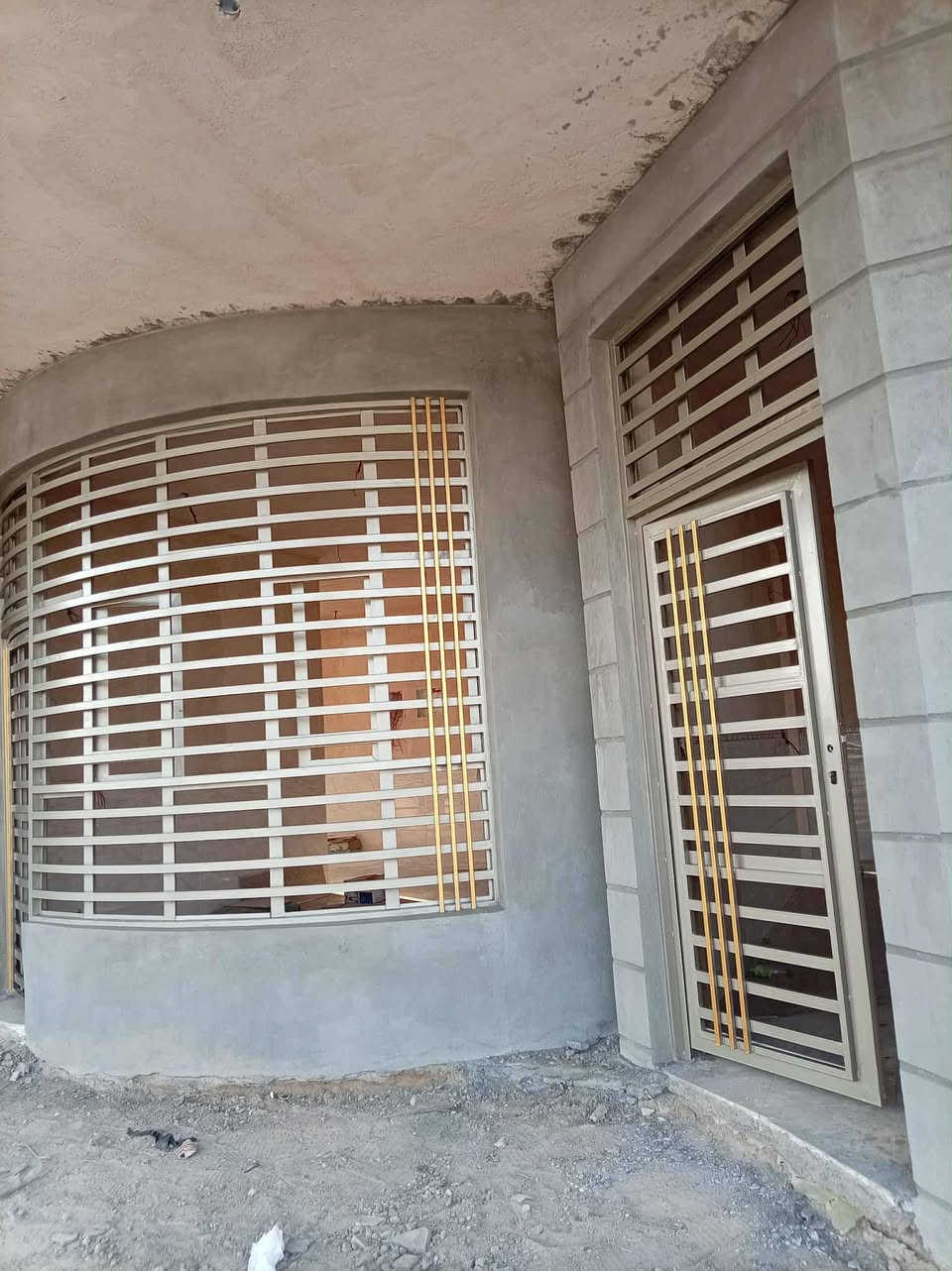 صباغ ابواب وشبابيك درجه اولى وكافة انواع الصبغ الداخل والخارج وعمل الواجهيات ***********
