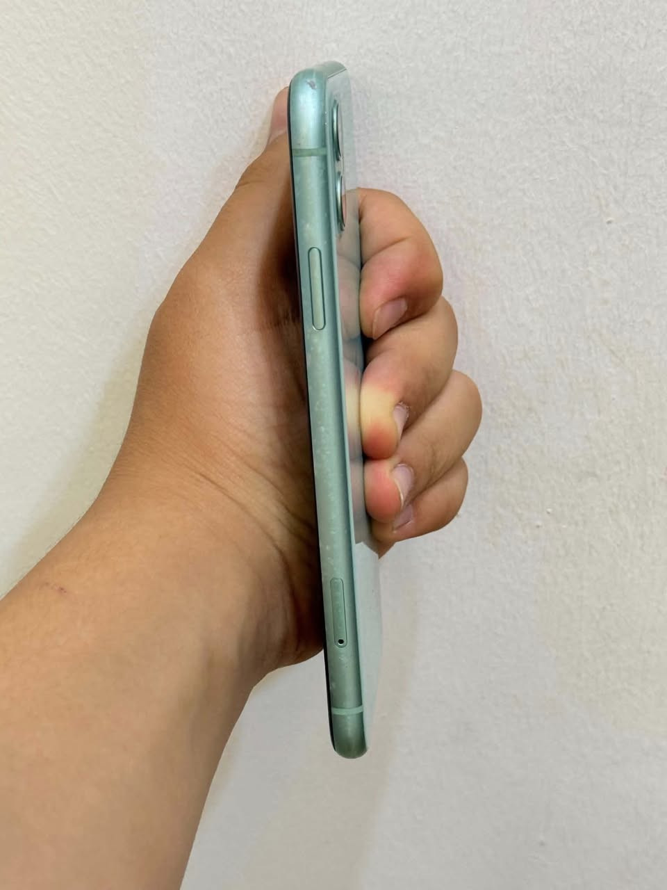 ‏iPhone 11 عادي الشريحة تك والذاكرة 64 وبطارية الجهاز 78 وما مفتوح الجهاز السعرخاص  على الرقم ‎***********
