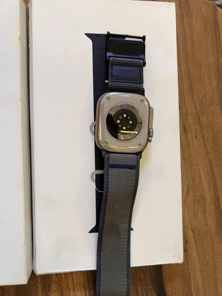 السلام عليكم ساعة ابل اصلي استخدام قليل مع ملحقاتها Apple Watch Ultra 1 حالة البطارية 97
، موديل A2622، مع العلبة والشاحن والسير  الأصلي مع سير اضافي Midnight Ocean
السعر 700 
***********
