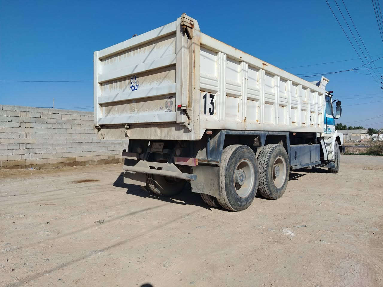 السلام عليكم // للبيع سكانيه رقم بغداد شاصي بلادي مجموعه باجر 19 مكينه 13/ كير 5/5 تخم تاير حداديه جديده  *********** / ***********
