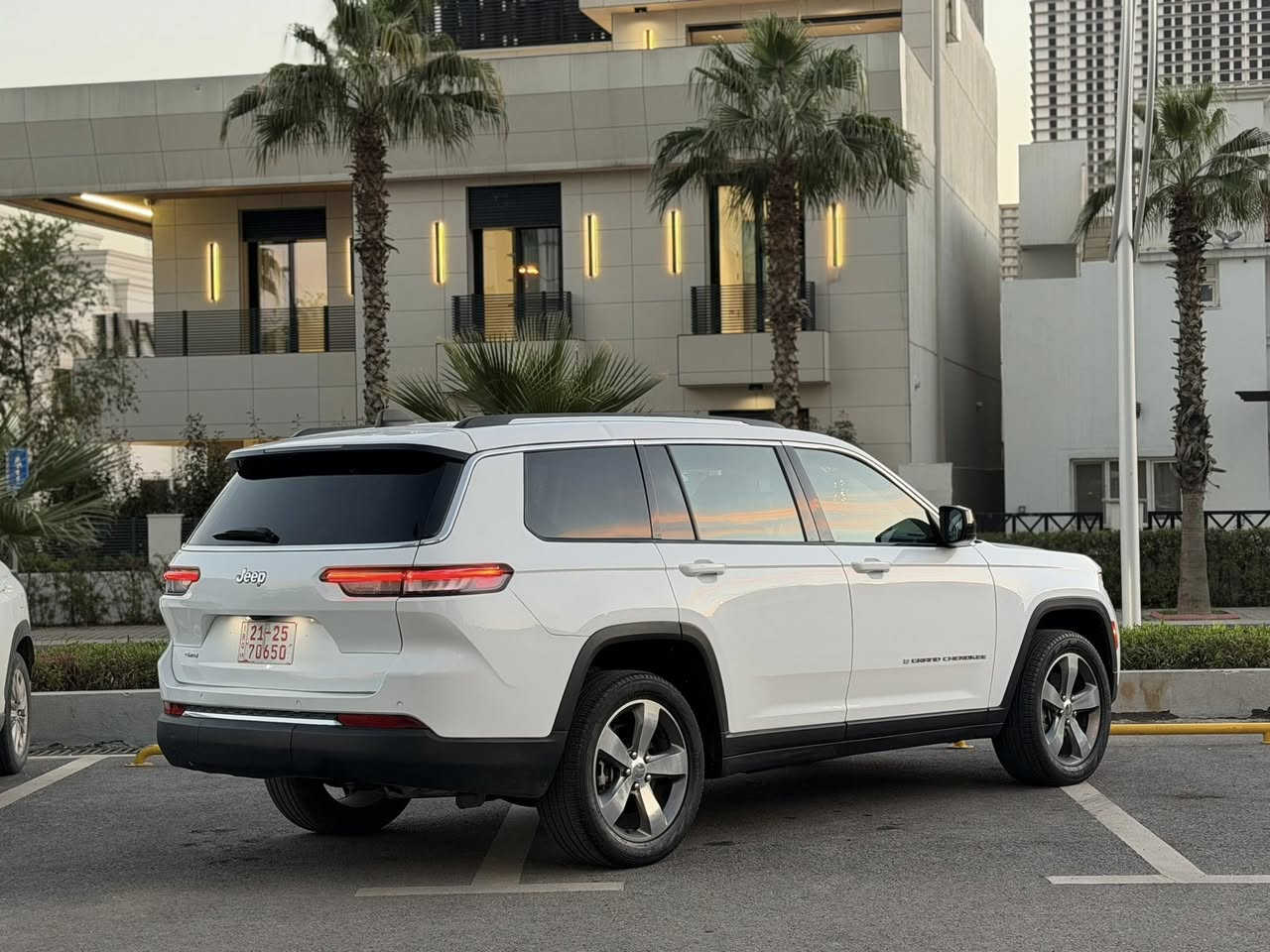 جيب كراند شيروكي ٢٠٢٣ ابيضّ ٧ راكب
فور ويل ٤ * ٤  
رادارات امامي و خلفي  و جانبي 
ماشية ٤٠ الف 
تترقم شمالي 
مكان السيارة أربيل 

حادث خلفي جدا بسيط 
بدون دواخل و بدون ايرباك (جميع الايرباكات سليمة 💯)

صور الضرر والسونار مرفق مع الصور 

السعر: ٢٦٢ و مجال بسيط للشراي

للاستفسار 
***********
واتس آب
