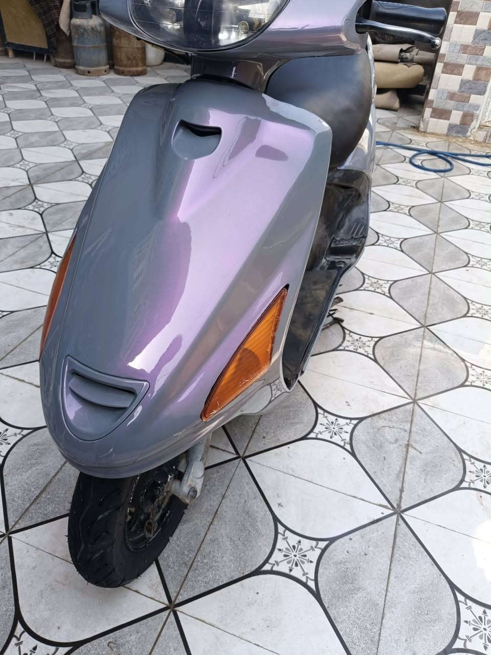 سلام عليكم فراشه للبيع دراجه نضيفه وجديده شوفت عينك زوج تايرات جدد لايت زنون دبل خلفي جديد معمره هستوه دراجه كابريتر فلتر شوته بلك دراجه خرسه مجفته تجفيت درجه اول شغال هندر وسلف بس باتري ضعيف صالنصه رياضي FM سعر 270 وبيه مجال بصيط مكاني دوانيه حي جامعه او لاتصال *********** كلشي ذكرتلك
