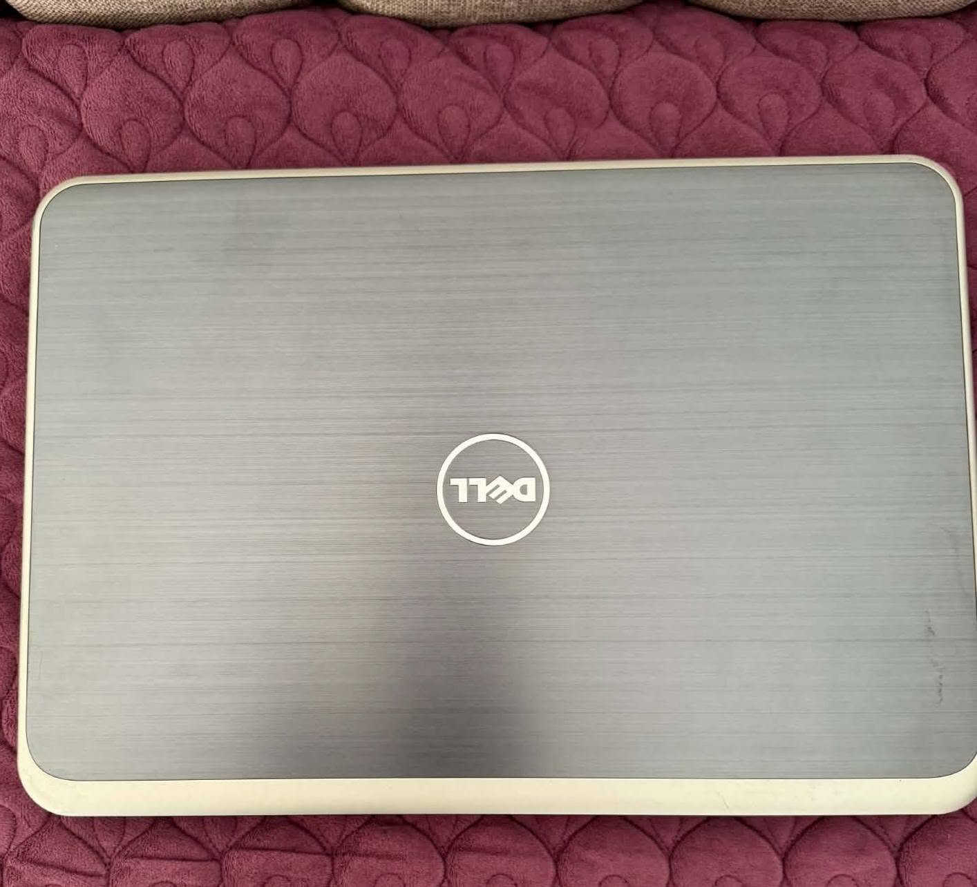 سلام عليكم
لاب توب مستعمل للبيع

* الموديل: Dell Inspiron 5521
* المعالج: Intel Core i7-3517U بسرعة 1.9GHz (الجيل الثالث)
* الهارد hdd 1t
* الرام: 8GB
* كرت الشاشة: خارجي amd وداخلي intel
* النظام: Windows 7  64-bit
(البطاريه تحتاج تبديل)

العنوان ؛ بغداد / مدينه الصدر
للتواصل ؛ *********** واتساب
السعر : 110 الف
