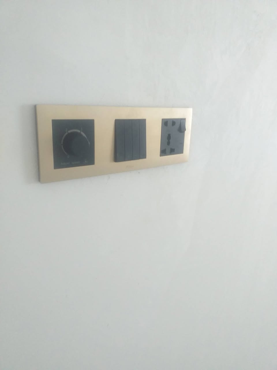 كهربائي تأسيس منازل جديده بنايات بوري وسمنس  مكاني ناصريه اقضيه نواحي  نشتغل شغل شرط حسب طلب الزبون وبسعار مناسبة ومواعيد مضبوطة هاتف ***********واتساب متفرغ حاليا
