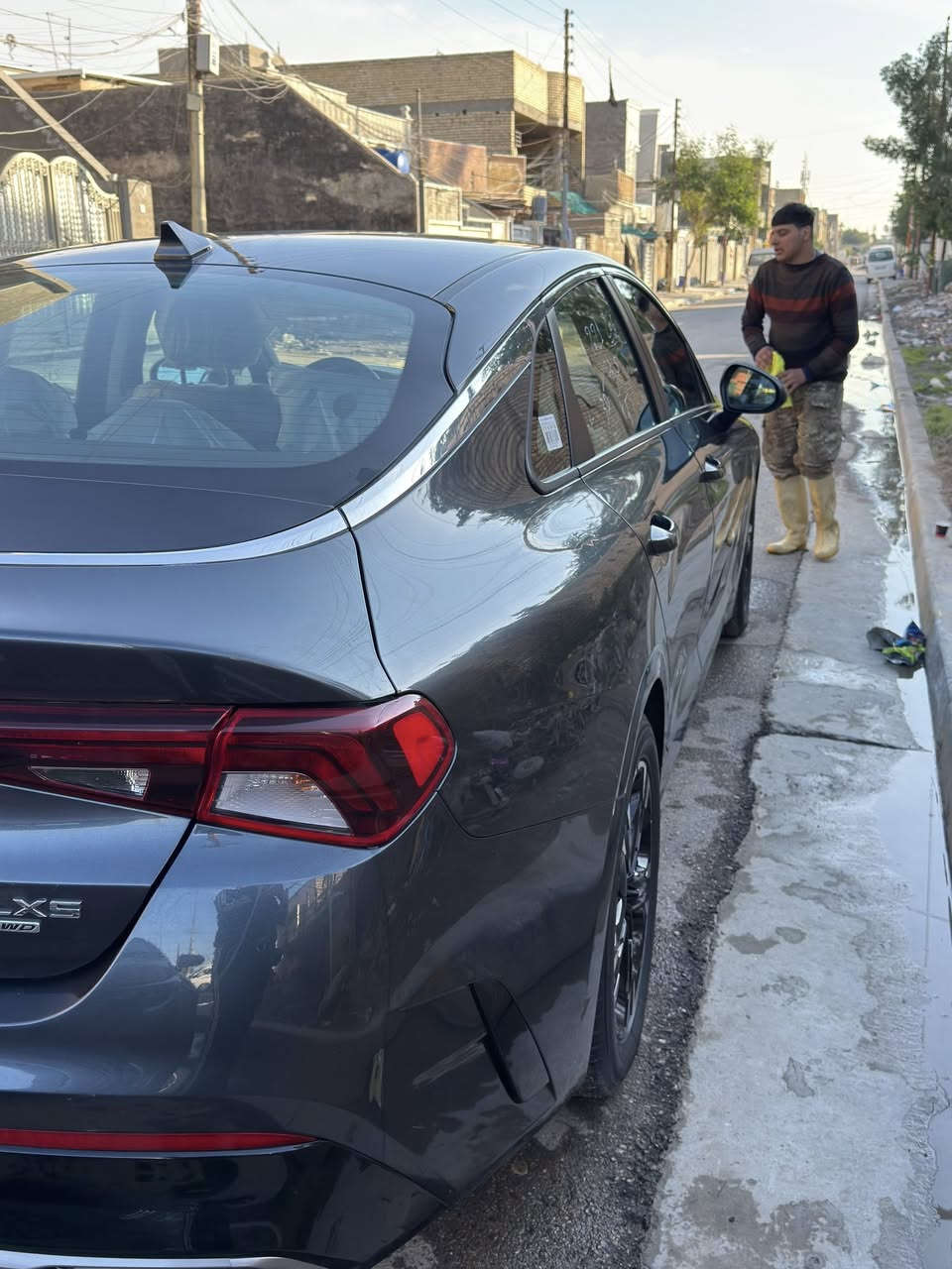 السلام عليكم 
K5 موديل 2021 
فول موصفات عدا الفتحة 
كشنات كهرباء 
كشنات هيتر 
وضعيات قيادة 
رادار 
مثبت مسار 
تشغيل عن بعد 
صور الحادث موجود 
السعر 165 وبيهة مجال 
مكان بغداد 
رقمي ***********
