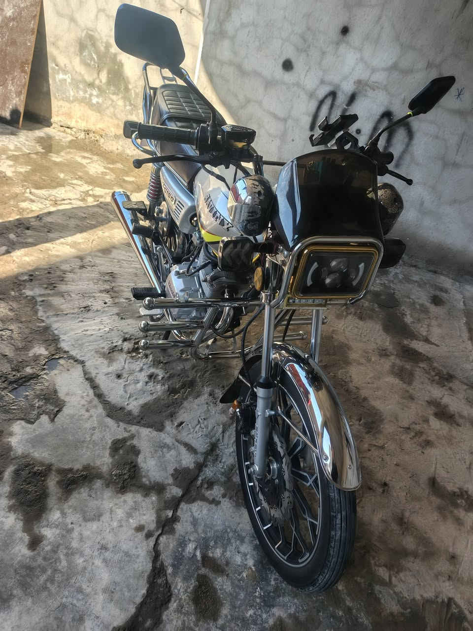 سيفان موديل ٢٤ دراجه نظيفه ورقه منفيس بصمات وسويجات شركه محرك كير مكفول السعر ٨٢٥ العنوان فلوجه شهداء *********** واتساب +اتصال
