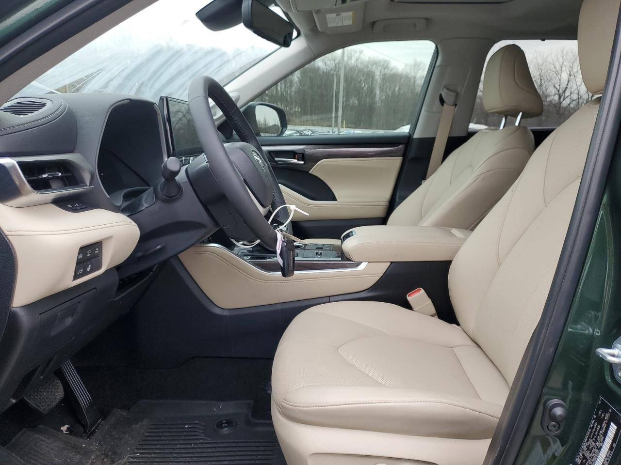 السلام عليكم
هايلاندر 2024 وارد امريكي لمتد موصفات اللمتد معروفه  
ماشيه ٨ الاف 
محرك 4 سلندر هايبرد

 مواصفات: limited
بصمه تشغيل و ابواب 
داخل  بيجي  وكشنات جلد بيجي كراسي سياحيه vip
كشنات خزن كهربائي تدفئه وتبريد
فتحه سقف وتدفئه ستيرن
وضعيات قيادة درايف مود 
مانع انزلاق هاند بريك بصمه واوتوهولد 
بردات خلفية
صندوك كهربائي وحساس قدم
رادار امامي ونقطة عمياء وتحديد طريق المسار وتوقف ذاتي وقياده ذاتيه
لايت وبروجكترات زينون 
شاحن وايرلس 
شاشة كبيرة 
سستم سماعات JBL
حساسات اماميه خلفيه 
كامرات عدد ٤  ٣٦٠ درجه
ويل كروم قياس 20

حادث جاملغ أيسر وبنيد  بــدون ايرباگ
السياره كامله بدون نقص 
السعر ٣٣ الف وبيها مجال انشالله
السياره مكانها بغداد
للإستفسار اكثر الاتصال على الرقم
***********
